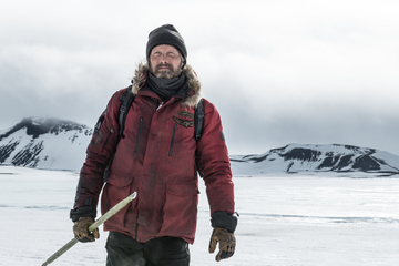Mads Mikkelsen bojuje s ledovou pustinou v čerstvém traileru